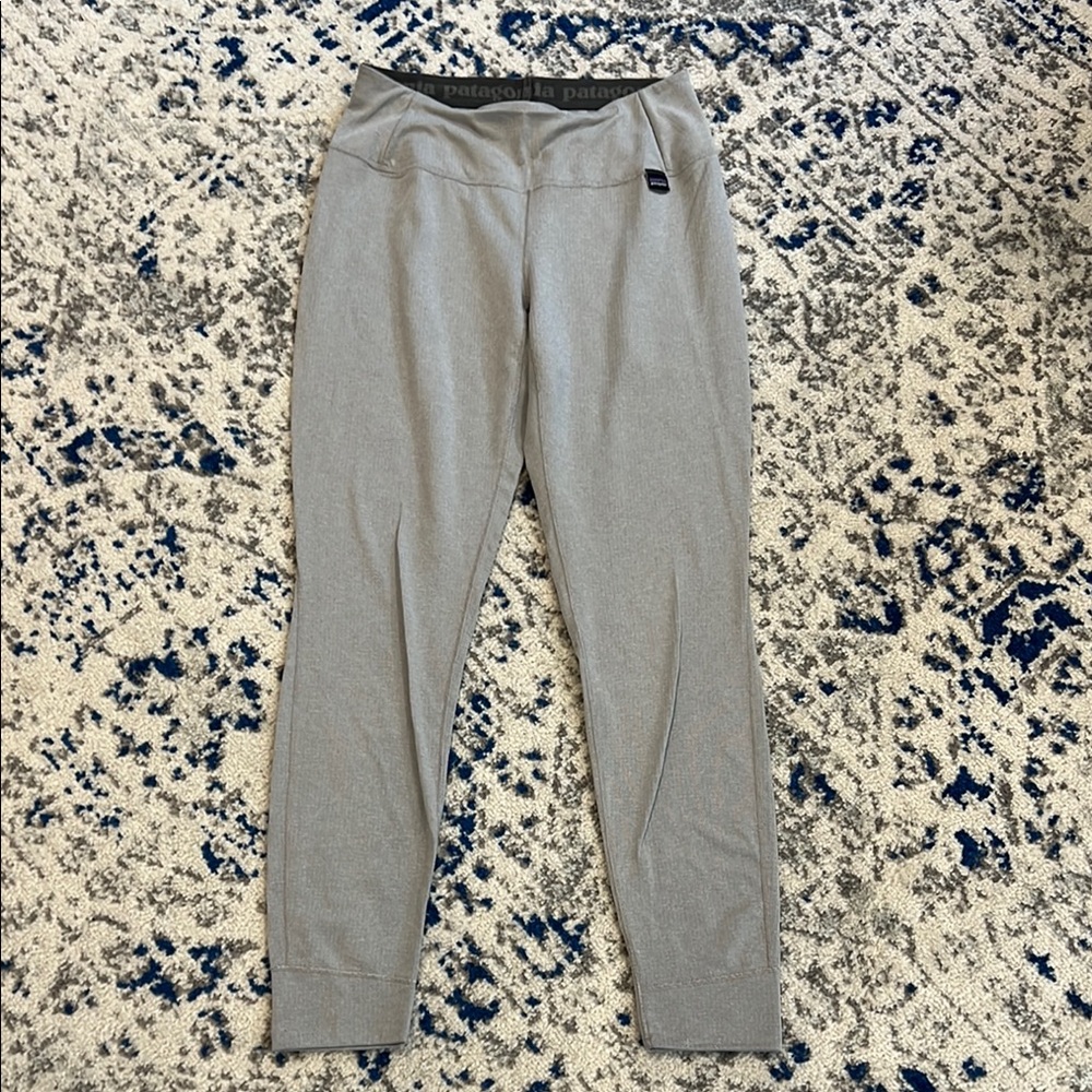 Patagonia women’s Gray capilene baselayer